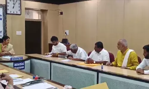 ಹಾಸನ ಲೋಕಸಭಾ ಜೆಡಿಎಸ್-ಬಿಜೆಪಿ ಮೈತ್ರಿ ಅಭ್ಯರ್ಥಿ ಪ್ರಜ್ವಲ್ ರೇವಣ್ಣ ನಾಮಪತ್ರ ಸಲ್ಲಿಕೆ