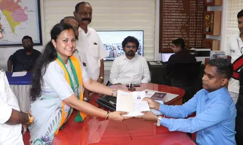 ಕಾಸರಗೋಡು: ಲೋಕಸಭಾ ಕ್ಷೇತ್ರದ ಬಿಜೆಪಿ ಅಭ್ಯರ್ಥಿ ಅಶ್ವಿನಿ ನಾಮಪತ್ರ ಸಲ್ಲಿಕೆ