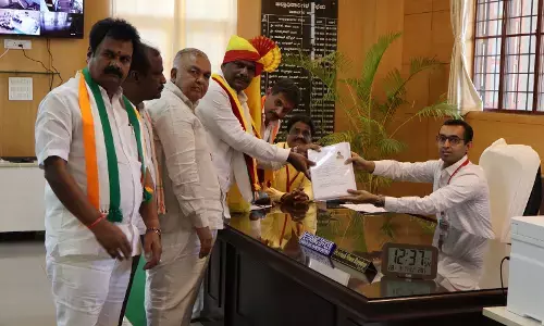 ಬೆಂಗಳೂರು ಗ್ರಾಮಾಂತರ ಕಾಂಗ್ರೆಸ್ ಅಭ್ಯರ್ಥಿ ಡಿ.ಕೆ. ಸುರೇಶ್ ನಾಮಪತ್ರ ಸಲ್ಲಿಕೆ