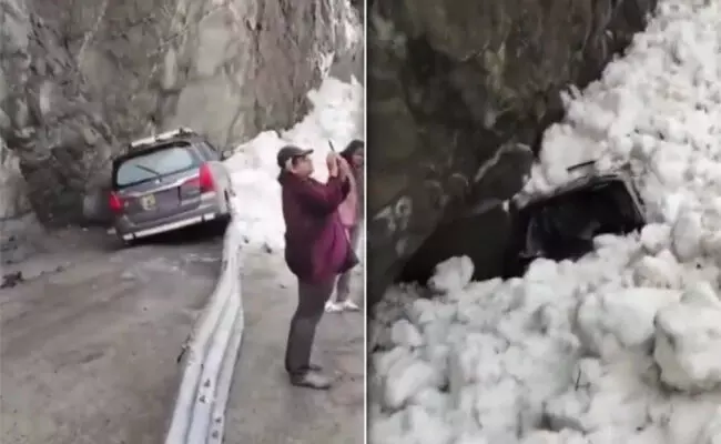 ಜಮ್ಮು ಮತ್ತು ಕಾಶ್ಮೀರ | ಸೋನಾಮಾರ್ಗ್ನ ಹಂಗ್ ಬಳಿ ಹಿಮಪಾತ; ಪ್ರವಾಸಿಗರ ರಕ್ಷಣೆ ಜಮ್ಮು ಮತ್ತು ಕಾಶ್ಮೀರ | ಸೋನಾಮಾರ್ಗ್ನ ಹಂಗ್ ಬಳಿ ಹಿಮಪಾತ; ಪ್ರವಾಸಿಗರ ರಕ್ಷಣೆ