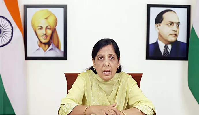 ಕೇಜ್ರಿವಾಲ್ ಪರ ವಾಟ್ಸ್ ಆ್ಯಪ್ ಅಭಿಯಾನ ಆರಂಭಿಸಿದ ಪತ್ನಿ ಸುನಿತಾ ಕೇಜ್ರಿವಾಲ್ ಪರ ವಾಟ್ಸ್ ಆ್ಯಪ್ ಅಭಿಯಾನ ಆರಂಭಿಸಿದ ಪತ್ನಿ ಸುನಿತಾ