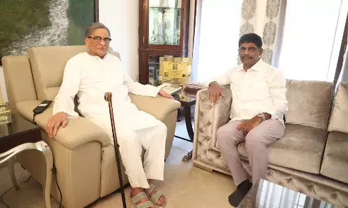 ಬಿಜೆಪಿ ನಾಯಕ ಎಸ್.ಎಂ.ಕೃಷ್ಣರನ್ನು ಭೇಟಿಯಾದ ಡಿ.ಕೆ. ಸುರೇಶ್