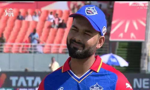 ಕಡಿಮೆ ಮೊತ್ತಕ್ಕೆ ಔಟ್: ಬ್ಯಾಟ್ ಬಡಿದು ಆಕ್ರೋಶ ಹೊರಹಾಕಿದ ರಿಷಭ್ ಪಂತ್