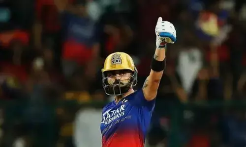 ಆರ್‌ಸಿಬಿ ಪರ ಗರಿಷ್ಠ ಸಿಕ್ಸರ್: ಗೇಲ್ ದಾಖಲೆ ಮುರಿದ ವಿರಾಟ್ ಕೊಹ್ಲಿ‌