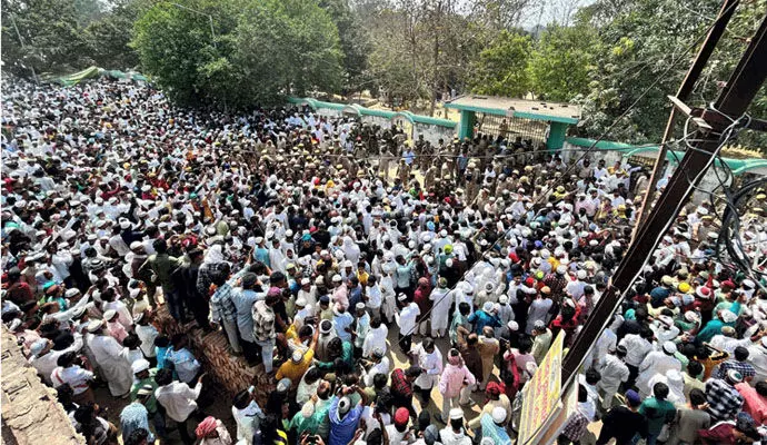 ಮುಖ್ತಾರ್ ಅನ್ಸಾರಿ ಅಂತ್ಯ ಸಂಸ್ಕಾರ: ಭಾರೀ ಸಂಖ್ಯೆಯಲ್ಲಿ ನೆರೆದ ಜನಸ್ತೋಮ