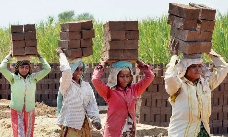 ಭಾರತದಲ್ಲಿ ವೇತನದಲ್ಲಿ ಬದಲಾವಣೆ ಇಲ್ಲ, ಆದಾಯ ಅಸಮಾನತೆ ಏರಿಕೆ: ವರದಿ ಭಾರತದಲ್ಲಿ ವೇತನದಲ್ಲಿ ಬದಲಾವಣೆ ಇಲ್ಲ, ಆದಾಯ ಅಸಮಾನತೆ ಏರಿಕೆ: ವರದಿ