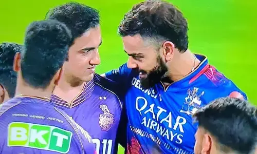 ಪಂದ್ಯದ ಮಧ್ಯೆಯೇ ಕೊಹ್ಲಿ- ಗಂಭೀರ್ ಆಲಿಂಗನ