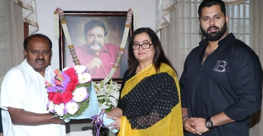 ಮಂಡ್ಯ ಸಂಸದೆ ಸುಮಲತಾ ಅವರನ್ನು ಭೇಟಿ ಮಾಡಿದ ಎಚ್.ಡಿ.ಕುಮಾರಸ್ವಾಮಿ