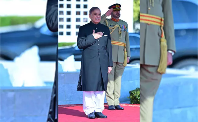 ಸರಕಾರಿ ಕಾರ್ಯಕ್ರಮಗಳಲ್ಲಿ ರೆಡ್ಕಾರ್ಪೆಟ್ ಶಿಷ್ಟಾಚಾರ ಕೈಬಿಟ್ಟ ಪಾಕಿಸ್ತಾನ ಸರಕಾರಿ ಕಾರ್ಯಕ್ರಮಗಳಲ್ಲಿ ರೆಡ್ಕಾರ್ಪೆಟ್ ಶಿಷ್ಟಾಚಾರ ಕೈಬಿಟ್ಟ ಪಾಕಿಸ್ತಾನ