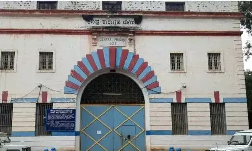 ಬೆಳಗಾವಿ: ಹಿಂಡಲಗಾ ಕೇಂದ್ರ ಕಾರಾಗೃಹಕ್ಕೆ ಪೊಲೀಸ್ ದಾಳಿ; ಪರಿಶೀಲನೆ