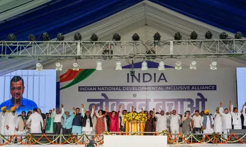 ಬಂಧನಕ್ಕೊಳಗಾದ ಇಬ್ಬರು ಮುಖ್ಯಮಂತ್ರಿಗಳಿಗೆ ಖಾಲಿ ಕುರ್ಚಿಗಳನ್ನು ಇಟ್ಟು ʼಇಂಡಿಯಾʼ ಒಕ್ಕೂಟ ಪ್ರತಿರೋಧ