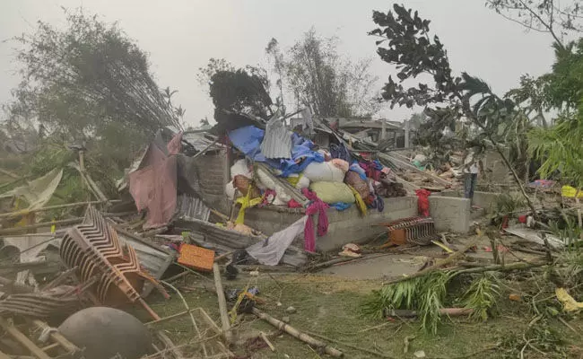 ಪಶ್ಚಿಮ ಬಂಗಾಳದಲ್ಲಿ ಚಂಡಮಾರುತದ ಅಬ್ಬರ: ಐವರು ಮೃತ್ಯು, 300 ಮಂದಿಗೆ ಗಾಯ
