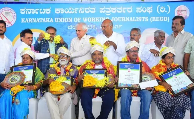 ವಾರ್ತಾಭಾರತಿಯ ಬಿ.ಎಂ.ಬಶೀರ್ ಗೆ ಅಂಬೇಡ್ಕರ್ ಪ್ರಶಸ್ತಿ, ಸನತ್ ಬೆಳಗಲಿಗೆ ಕಲಬುರ್ಗಿ ಪ್ರಶಸ್ತಿ ಪ್ರದಾನ