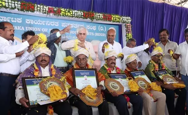 ವಾರ್ತಾಭಾರತಿಯ ಬಿ.ಎಂ.ಬಶೀರ್ ಗೆ ಅಂಬೇಡ್ಕರ್ ಪ್ರಶಸ್ತಿ, ಸನತ್ ಬೆಳಗಲಿಗೆ ಕಲಬುರ್ಗಿ ಪ್ರಶಸ್ತಿ ಪ್ರದಾನ