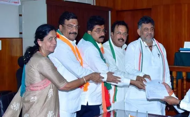 ಕಾಂಗ್ರೆಸ್ ಅಭ್ಯರ್ಥಿ ವೆಂಕಟರಮಣೇಗೌಡ(ಸ್ಟಾರ್ ಚಂದ್ರು) ನಾಮಪತ್ರ ಸಲ್ಲಿಕೆ ಕಾಂಗ್ರೆಸ್ ಅಭ್ಯರ್ಥಿ ವೆಂಕಟರಮಣೇಗೌಡ(ಸ್ಟಾರ್ ಚಂದ್ರು) ನಾಮಪತ್ರ ಸಲ್ಲಿಕೆ