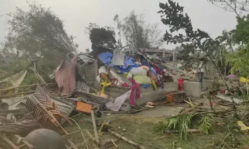 ಪಶ್ಚಿಮ ಬಂಗಾಳದಲ್ಲಿ ಚಂಡಮಾರುತದ ಅಬ್ಬರ: ಐವರು ಮೃತ್ಯು, 300 ಮಂದಿಗೆ ಗಾಯ