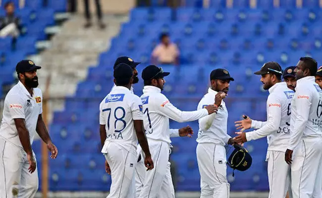 ಗೆಲುವಿನತ್ತ ದಾಪುಗಾಲಿಡುತ್ತಿರುವ ಶ್ರೀಲಂಕಾ | ಬಾಂಗ್ಲಾದೇಶ ವಿರುದ್ಧದ 2ನೇ ಟೆಸ್ಟ್ ಗೆಲುವಿನತ್ತ ದಾಪುಗಾಲಿಡುತ್ತಿರುವ ಶ್ರೀಲಂಕಾ | ಬಾಂಗ್ಲಾದೇಶ ವಿರುದ್ಧದ 2ನೇ ಟೆಸ್ಟ್