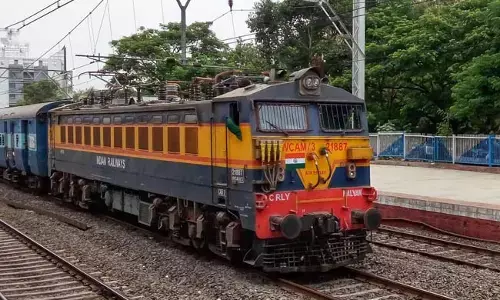 ಟಿಕೆಟ್ ಕೇಳಿದ್ದಕ್ಕೆ ಚಲಿಸುತ್ತಿದ್ದ ರೈಲಿನಿಂದ ತಳ್ಳಿದ ವಲಸೆ ಕಾರ್ಮಿಕ, ಟಿಟಿಇ ಮೃತ್ಯು