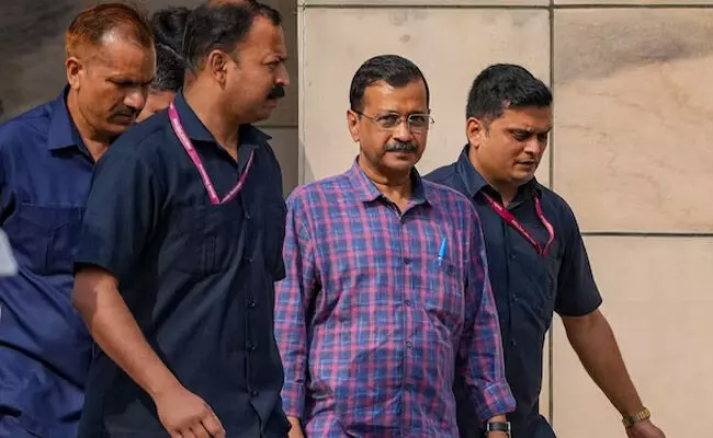 ಅರವಿಂದ್ ಕೇಜ್ರಿವಾಲ್ ಅಸ್ವಸ್ಥಗೊಂಡಿದ್ದು, ಜೈಲಿನಲ್ಲಿ 4.5 ಕೆಜಿ ತೂಕ ಕಳೆದುಕೊಂಡಿದ್ದಾರೆ: ಆಪ್ ಆರೋಪ ಅರವಿಂದ್ ಕೇಜ್ರಿವಾಲ್ ಅಸ್ವಸ್ಥಗೊಂಡಿದ್ದು, ಜೈಲಿನಲ್ಲಿ 4.5 ಕೆಜಿ ತೂಕ ಕಳೆದುಕೊಂಡಿದ್ದಾರೆ: ಆಪ್ ಆರೋಪ