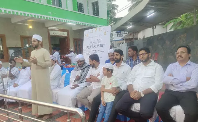 ವಳಚ್ಚಿಲ್: ಶ್ರೀನಿವಾಸ್ ಕಾಲೇಜು ವಿದ್ಯಾರ್ಥಿಗಳಿಂದ ಇಫ್ತಾರ್ ಮೀಟ್