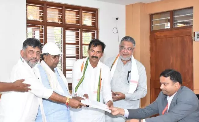 ಈ ಚುನಾವಣೆಯನ್ನು ಸವಾಲಾಗಿ ಸ್ವೀಕರಿಸಿ ಬಿಜೆಪಿ ಮಾಡಿರುವ ನಂಬಿಕೆ ದ್ರೋಹ, ಜನ ದ್ರೋಹಕ್ಕೆ ಪಾಠ ಕಲಿಸಿ: ಸಿಎಂ ಸಿದ್ದರಾಮಯ್ಯ