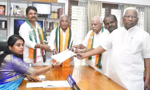 ತುಮಕೂರು ಲೋಕಸಭಾ ಕ್ಷೇತ್ರದಿಂದ ನಾಮಪತ್ರ ಸಲ್ಲಿಸಿದ ಮೈತ್ರಿ ಅಭ್ಯರ್ಥಿ ವಿ.ಸೋಮಣ್ಣ