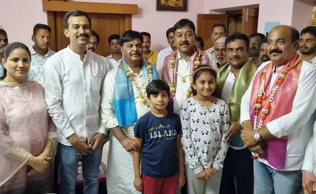 ಲೋಕಸಭಾ ಚುನಾವಣೆ | ಕೊಳ್ಳೇಗಾಲದ ಮುಖಂಡರುಗಳೊಡನೆ ರಹಸ್ಯ ಸಭೆ ನಡೆಸಿದ ಸಚಿವ ಎಚ್.ಸಿ.ಮಹದೇವಪ್ಪ