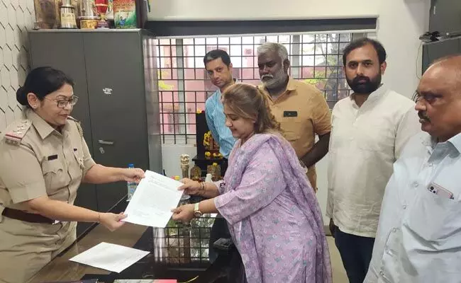 ʼಸಚಿವರ​ ಮನೆಯಲ್ಲಿ ಅರ್ಧ ಪಾಕಿಸ್ತಾನವಿದೆʼ ಹೇಳಿಕೆ : ಬಿಜೆಪಿ ಶಾಸಕ ಯತ್ನಾಳ್ ವಿರುದ್ಧ ದಿನೇಶ್ ಗುಂಡೂರಾವ್ ಪತ್ನಿ ತಬು ರಾವ್ ದೂರು