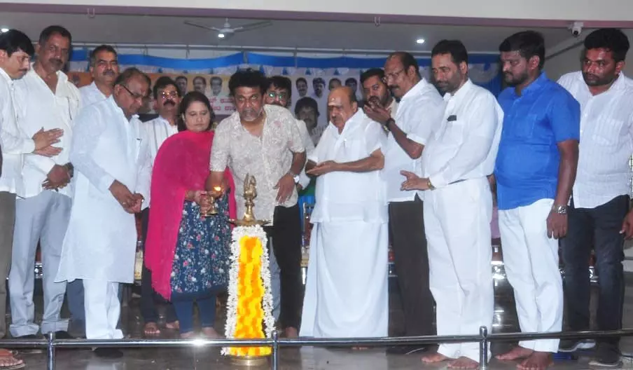 ಮಲತಾಯಿ ಧೋರಣೆ ಮಾಡದೆ ಬೈಂದೂರು ಅಭಿವೃದ್ಧಿ: ಗೀತಾ ಶಿವರಾಜ್ ಕುಮಾರ್ ಭರವಸೆ ಮಲತಾಯಿ ಧೋರಣೆ ಮಾಡದೆ ಬೈಂದೂರು ಅಭಿವೃದ್ಧಿ: ಗೀತಾ ಶಿವರಾಜ್ ಕುಮಾರ್ ಭರವಸೆ