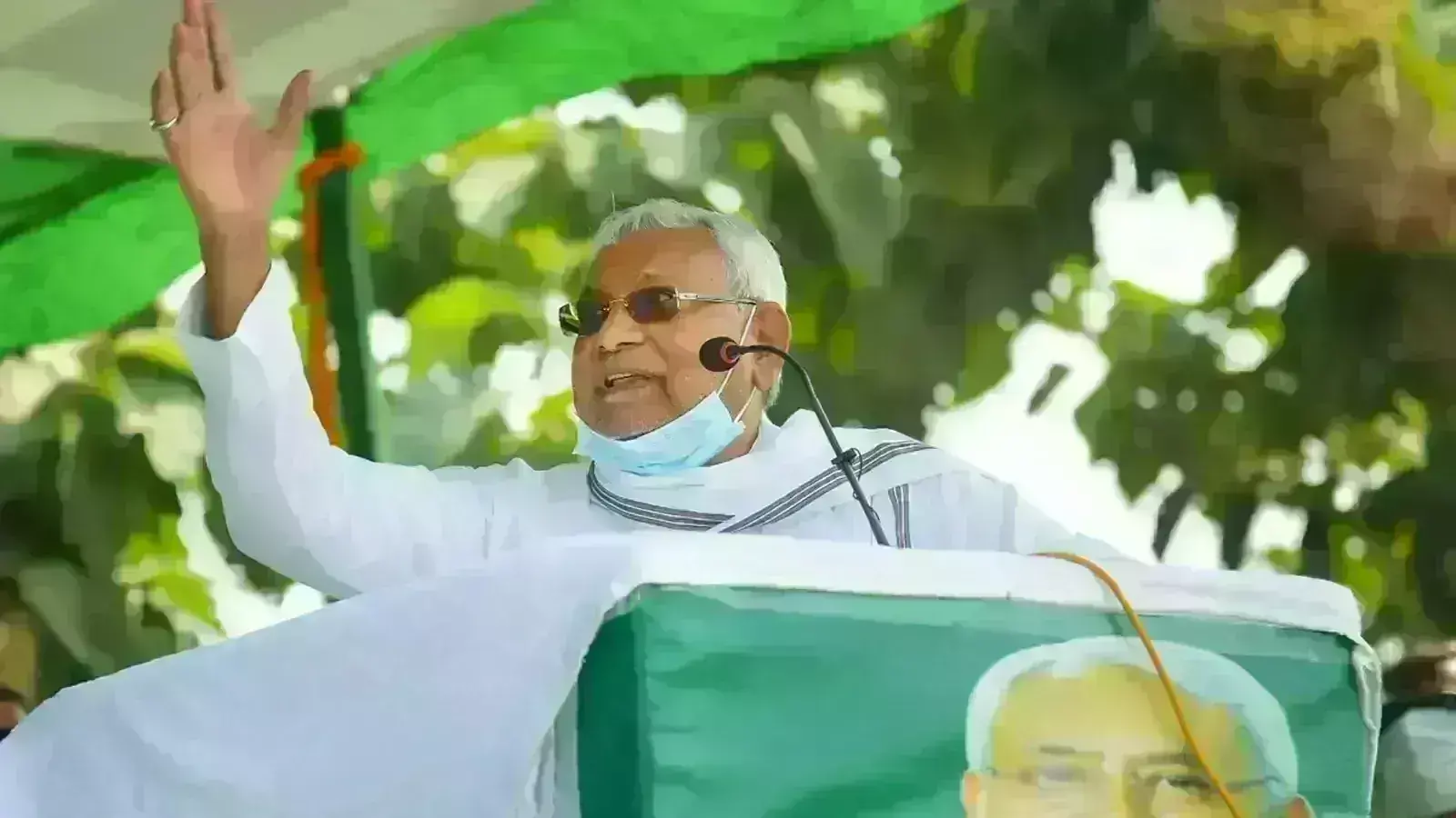 ಬಿಜೆಪಿಯ 4000 ಎಂಪಿಗಳು ಗೆಲ್ತಾರೆ ಎಂದು ಹೇಳಿ ಪ್ರಧಾನಿ ಮೋದಿ ಕಾಲಿಗೆ ಬಿದ್ದ ನಿತೀಶ್ ಕುಮಾರ್