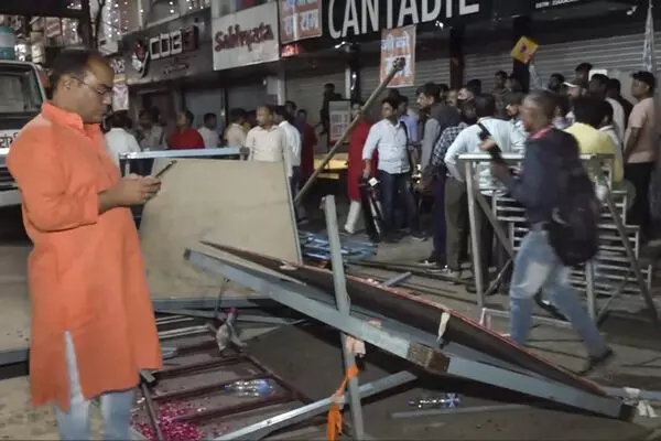 ಮಧ್ಯ ಪ್ರದೇಶ | ಪ್ರಧಾನಿ ರೋಡ್ ಶೋ ಸಂದರ್ಭ ವೇದಿಕೆ ಕುಸಿತ ; ಓರ್ವ ಪೊಲೀಸ್ ಸಿಬ್ಬಂದಿ ಸಹಿತ ಕನಿಷ್ಠ ನಾಲ್ವರಿಗೆ ಗಾಯ
