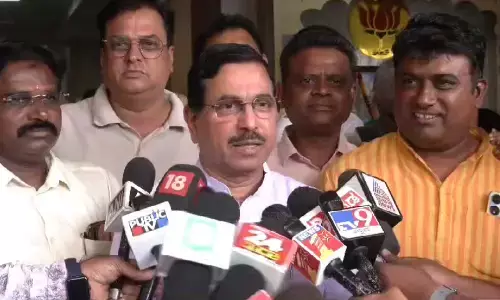 ಚುನಾವಣೆ ಜಾತಿ ಮೇಲೆ ನಡೆಯಲ್ಲ, ಎಲ್ಲರಿಗೂ ಸ್ಪರ್ಧಿಸುವ ಹಕ್ಕಿದೆ : ಪ್ರಹ್ಲಾದ್‌ ಜೋಶಿ