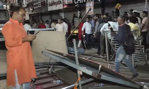 ಮಧ್ಯ ಪ್ರದೇಶ | ಪ್ರಧಾನಿ ರೋಡ್ ಶೋ ಸಂದರ್ಭ ವೇದಿಕೆ ಕುಸಿತ ; ಓರ್ವ ಪೊಲೀಸ್ ಸಿಬ್ಬಂದಿ ಸಹಿತ ಕನಿಷ್ಠ ನಾಲ್ವರಿಗೆ ಗಾಯ