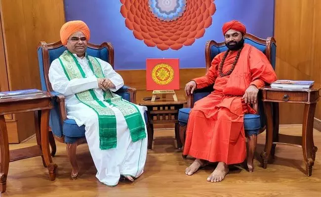 ಚುನಾವಣೆಗೆ ಸ್ಪರ್ಧಿಸುತ್ತಿರುವ ದಿಂಗಾಲೇಶ್ವರ ಸ್ವಾಮೀಜಿಗೆ  ಬೆಂಬಲ ಸೂಚಿಸಿದ ವಚನಾನಂದ ಶ್ರೀ