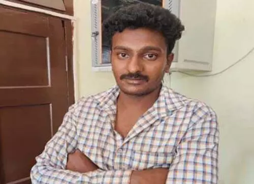 ಮಂಡ್ಯ: ದುಷ್ಕರ್ಮಿಗಳ ತಂಡದಿಂದ ಯುವಕನ ಕೊಲೆ; ಪ್ರಕರಣ ದಾಖಲು ಮಂಡ್ಯ: ದುಷ್ಕರ್ಮಿಗಳ ತಂಡದಿಂದ ಯುವಕನ ಕೊಲೆ; ಪ್ರಕರಣ ದಾಖಲು