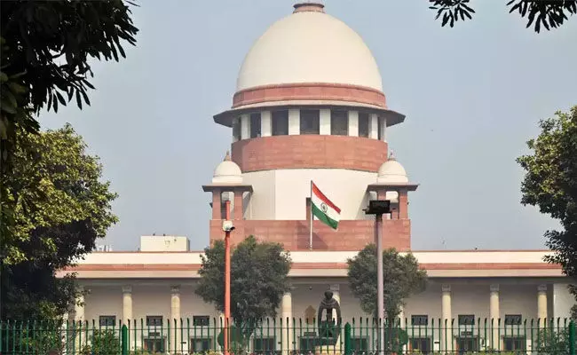 ತಪ್ಪು ದಾರಿಗೆಳೆಯುವ ಜಾಹೀರಾತು: ಪತಂಜಲಿ ಸ್ಥಾಪಕರಿಗೆ ಸುಪ್ರೀಂ ಕೋರ್ಟ್ ತರಾಟೆ ತಪ್ಪು ದಾರಿಗೆಳೆಯುವ ಜಾಹೀರಾತು: ಪತಂಜಲಿ ಸ್ಥಾಪಕರಿಗೆ ಸುಪ್ರೀಂ ಕೋರ್ಟ್ ತರಾಟೆ