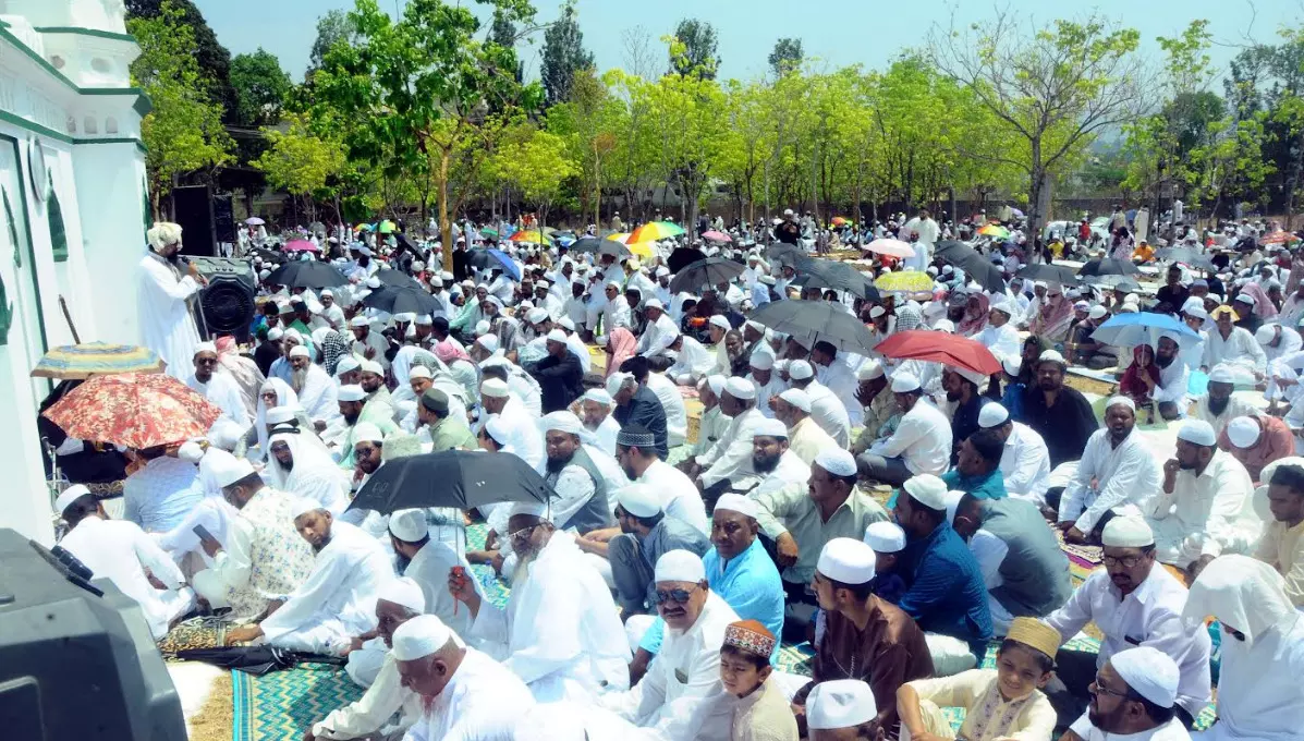 ಕಾಫಿನಾಡು ಚಿಕ್ಕಮಗಳೂರಿನಲ್ಲಿ ಮುಸ್ಲಿಮರಿಂದ ಸಂಭ್ರಮ, ಸಡಗರದ ಈದುಲ್‌ ಫಿತರ್ ಆಚರಣೆ