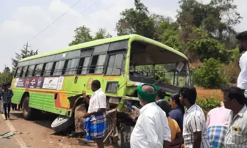 ದಾವಣಗೆರೆ | ಓಮ್ನಿ- ಕೆಎಸ್ಸಾರ್ಟಿಸಿ ಬಸ್ ಮಧ್ಯೆ ಅಪಘಾತ: ಮೂವರು ಸ್ಥಳದಲ್ಲೇ ಮೃತ್ಯು