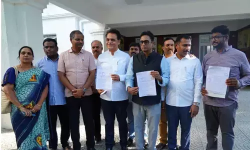 ಕಾಂಗ್ರೆಸ್ ʼಗ್ಯಾರಂಟಿʼ ಕಾರ್ಡ್ ಹಂಚದಂತೆ ಸೂಚಿಸಿ ; ಚುನಾವಣಾ ಆಯೋಗಕ್ಕೆ ಬಿಜೆಪಿ ಮನವಿ