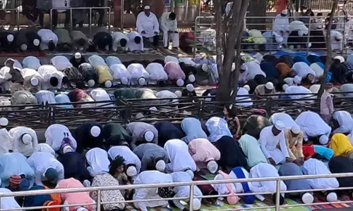 ಶಿವಮೊಗ್ಗದಲ್ಲಿ ಮುಸ್ಲಿಮರಿಂದ ಸಂಭ್ರಮ, ಸಡಗರದ ಈದುಲ್‌ ಫಿತರ್ ಆಚರಣೆ