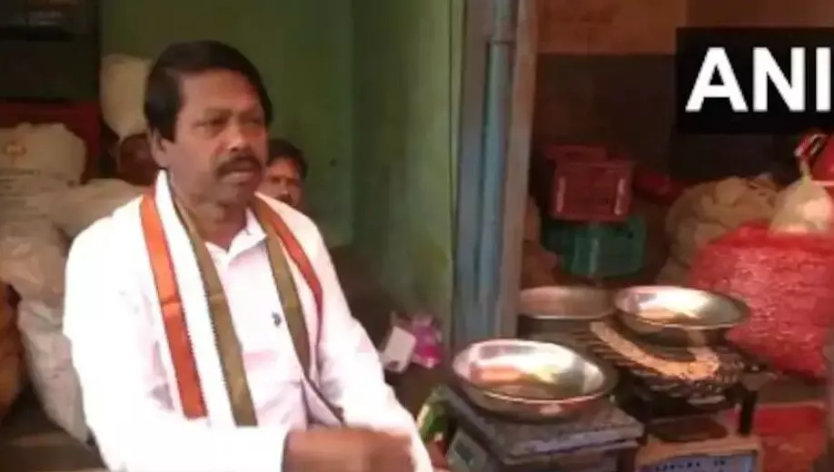 ಚುನಾವಣಾ ಪ್ರಚಾರಕ್ಕಾಗಿ ತರಕಾರಿ ಮಾರಾಟಕ್ಕಿಳಿದ ಪದ್ಮಶ್ರೀ ಪುರಸ್ಕೃತ ಅಭ್ಯರ್ಥಿ!