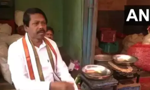 ಚುನಾವಣಾ ಪ್ರಚಾರಕ್ಕಾಗಿ ತರಕಾರಿ ಮಾರಾಟಕ್ಕಿಳಿದ ಪದ್ಮಶ್ರೀ ಪುರಸ್ಕೃತ ಅಭ್ಯರ್ಥಿ!