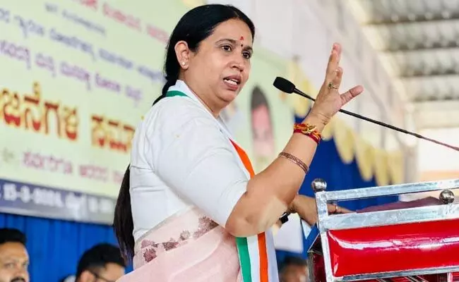 ಬಿಜೆಪಿ ನಾಯಕರಿಂದ ಸ್ತ್ರೀ ಕುಲಕ್ಕೆ ಅವಮಾನ : ಸಚಿವೆ ಲಕ್ಷ್ಮೀ ಹೆಬ್ಬಾಳ್ಕರ್ ಬಿಜೆಪಿ ನಾಯಕರಿಂದ ಸ್ತ್ರೀ ಕುಲಕ್ಕೆ ಅವಮಾನ : ಸಚಿವೆ ಲಕ್ಷ್ಮೀ ಹೆಬ್ಬಾಳ್ಕರ್