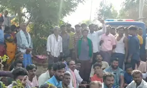 ಕೋಲಾರ: ಕಾಡಾನೆ ದಾಳಿಗೆ ವ್ಯಕ್ತಿ ಬಲಿ; ಅರಣ್ಯಾಧಿಕಾರಿಗಳ ವಿರುದ್ಧ ಗ್ರಾಮಸ್ಥರ ಆಕ್ರೋಶ