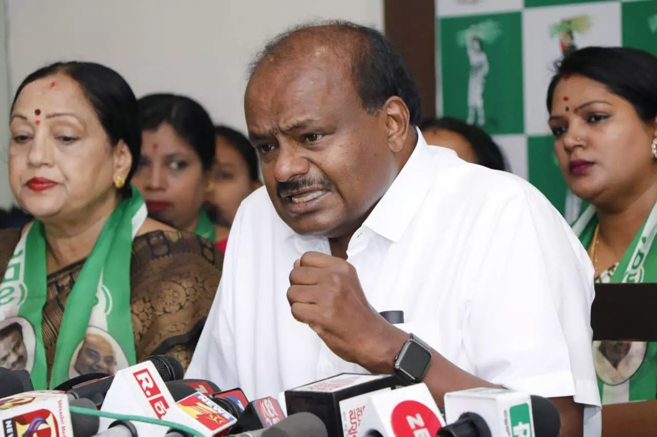 ಮಹಿಳೆಯರಿಗೆ ನೋವಾಗಿದ್ದರೆ ವಿಷಾದ ವ್ಯಕ್ತಪಡಿಸುವೆ: ಎಚ್.ಡಿ. ಕುಮಾರಸ್ವಾಮಿ ಮಹಿಳೆಯರಿಗೆ ನೋವಾಗಿದ್ದರೆ ವಿಷಾದ ವ್ಯಕ್ತಪಡಿಸುವೆ: ಎಚ್.ಡಿ. ಕುಮಾರಸ್ವಾಮಿ