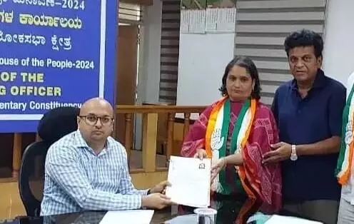 ಶಿವಣ್ಣ ಆಸ್ತಿ ಮೌಲ್ಯ ಎಷ್ಟು ಗೊತ್ತೇ?; ಗೀತಾ ಶಿವರಾಜಕುಮಾರ್ ಅಫಿಡವಿಟ್‌ನಲ್ಲಿ ಬಹಿರಂಗ