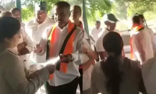 ಚುನಾವಣಾ ಪ್ರಚಾರಕ್ಕೆ ಹೋದ ಪಿ.ಸಿ. ಮೋಹನ್‌ಗೆ ಮಹಿಳೆಯಿಂದ ಪ್ರಶ್ನೆಗಳ ಸುರಿಮಳೆ: ತಬ್ಬಿಬ್ಬಾದ ಬಿಜೆಪಿ ಸಂಸದ