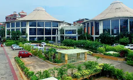 ದಿ ಓಶಿಯನ್ ಪರ್ಲ್ ಹೊಟೇಲ್ ಮೇಲ್ನೋಟದಲ್ಲಿ ಮಂಗಳೂರಿನ ಡಾ.ಟಿಎಂಎ ಪೈ ಇಂಟರ್ ನ್ಯಾಶನಲ್ ಕನ್ವೆನ್ಷನ್ ಸೆಂಟರ್