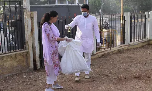 ಪ್ರಧಾನಿ ಮೋದಿ ಕಾರ್ಯಕ್ರಮದ ನಂತರ ಮೈದಾನದ ಸ್ವಚ್ಛತೆ ಮಾಡಿದ ಯದುವೀರ್ ದಂಪತಿ