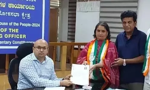 ಶಿವಣ್ಣ ಆಸ್ತಿ ಮೌಲ್ಯ ಎಷ್ಟು ಗೊತ್ತೇ?; ಗೀತಾ ಶಿವರಾಜಕುಮಾರ್ ಅಫಿಡವಿಟ್‌ನಲ್ಲಿ ಬಹಿರಂಗ